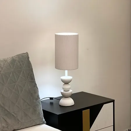 Miltonia Apartment